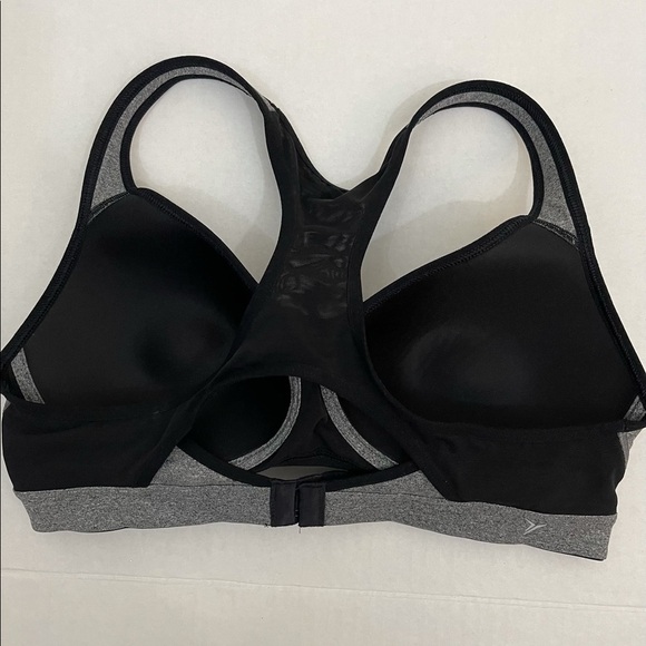 Old Navy sz 36Csports bra style with hooks on back - Picture 2 of 7